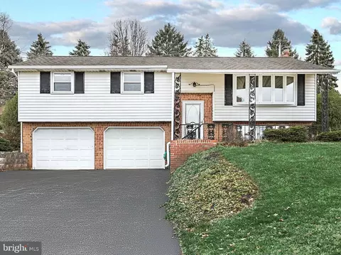 425 Frederick Dr, Dallastown, PA 17313