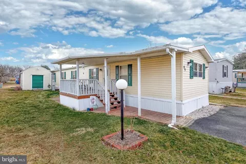 89 Chesapeake Est, Thomasville, PA 17364