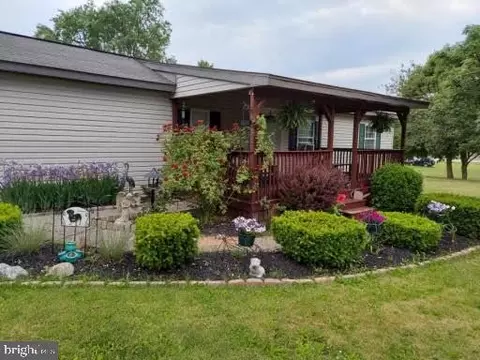 14 Mary St, Abbottstown, PA 17301