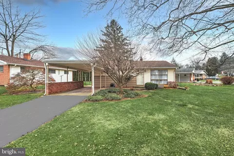 210 Gwen Dr, York, PA 17404