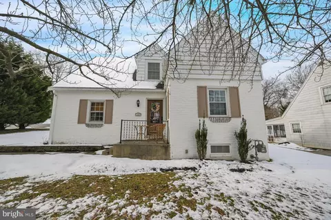 1586 Clover Ln, York, PA 17403