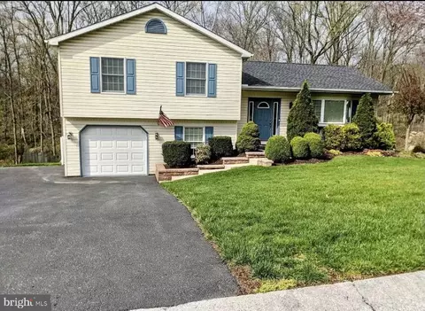 135 Byron Nelson Cir, Etters, PA 17319
