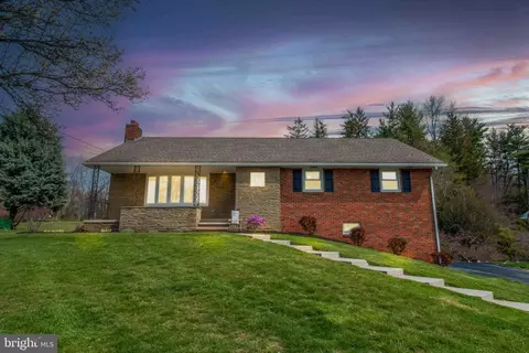 5125 N Sherman Ext, Mount Wolf, PA 17347