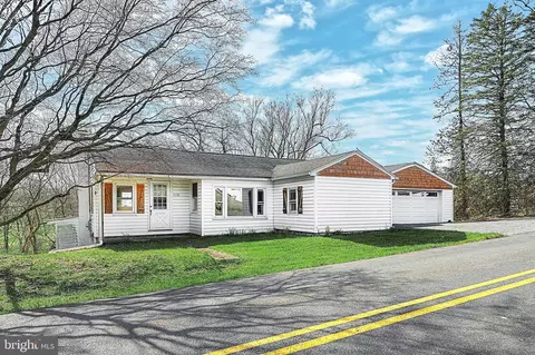 1118 Schmuck Rd, York, PA 17406