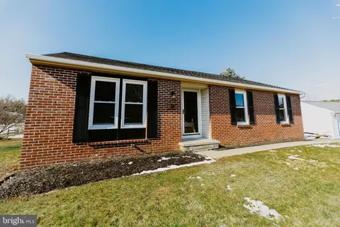 49 Cedar Ln, Stewartstown, PA 17363