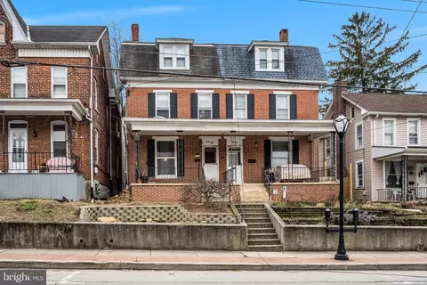 48 S Main St, Red Lion, PA 17356