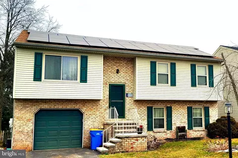 4135 Locust Point Ct, Dover, PA 17315