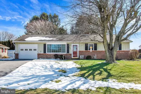 211 Melinda Dr, York, PA 17408
