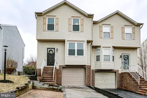 407 Debbie Ct, Hanover, PA 17331