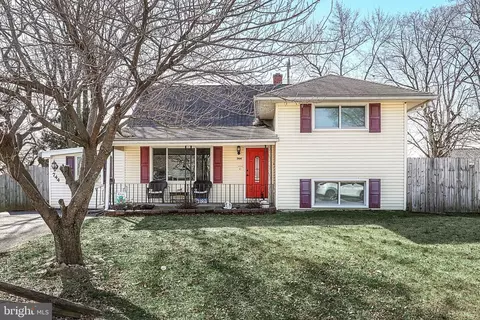 744 Fireside Rd, York, PA 17404