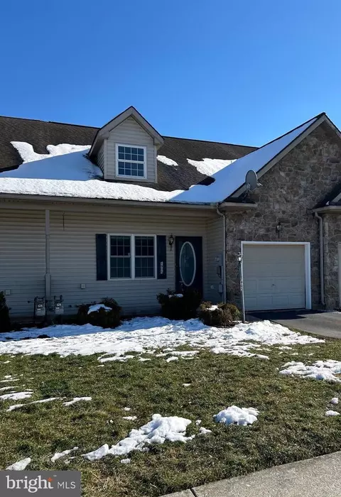 1905 Deerfield Dr, Dover, PA 17315