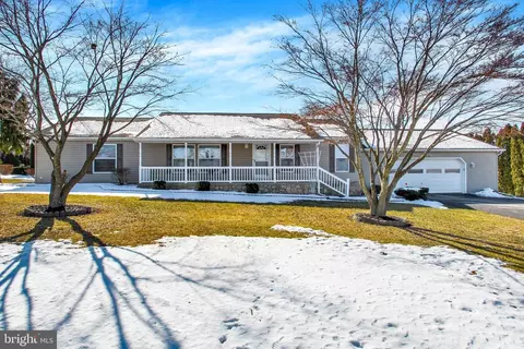 3685 Raintree Rd, York, PA 17404