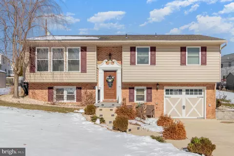 309 Sunset Dr, New Cumberland, PA 17070