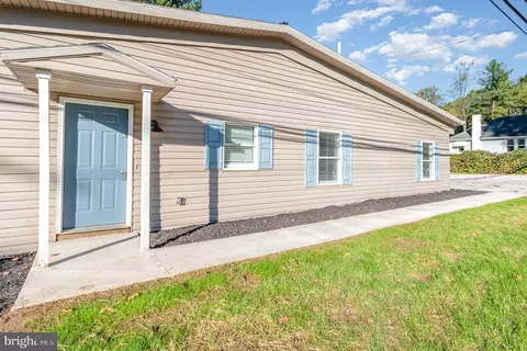 1755 Old Trail Rd, Etters, PA 17319
