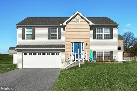 460 Pebble Beach Dr, Mount Wolf, PA 17347