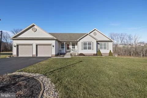 8 Tyler Dr, Hanover, PA 17331