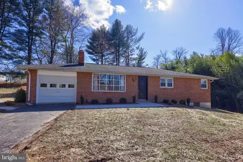 1960 Manor Rd, Windsor, PA 17366