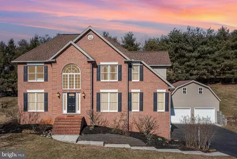 4 Penza Ct, Dillsburg, PA 17019