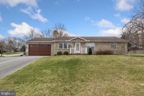 111 Littleton Dr, Hanover, PA 17331