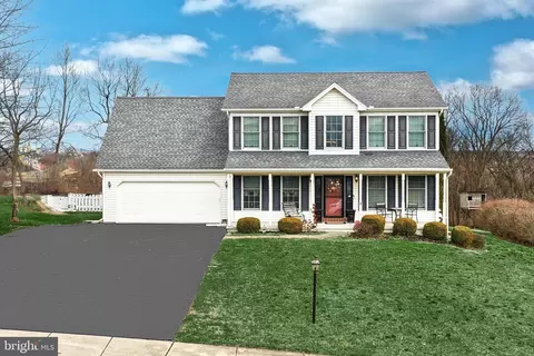 276 Abbey Dr, Mount Wolf, PA 17347