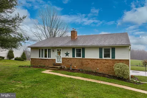 3940 N Rohrbaugh Rd, Seven Valleys, PA 17360