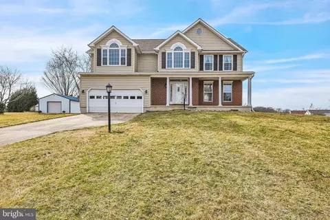 90 Lee St, Stewartstown, PA 17363