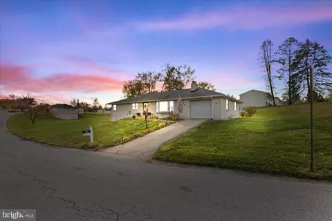 1750 Oakley Dr, Dover, PA 17315