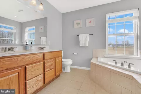 Bath - 25 Boulder Rd, Hanover, PA 17331 photo 2 of 5