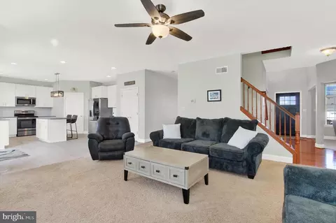 Living - 25 Boulder Rd, Hanover, PA 17331 photo 4 of 8