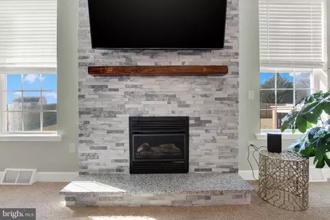 Living - 25 Boulder Rd, Hanover, PA 17331 photo 6 of 8
