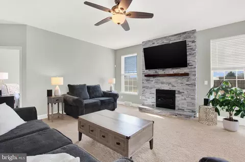 Living - 25 Boulder Rd, Hanover, PA 17331 photo 7 of 8