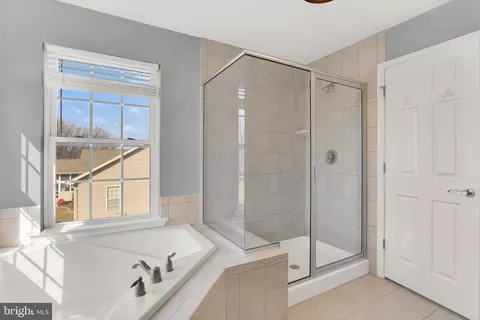 Bath - 25 Boulder Rd, Hanover, PA 17331 photo 3 of 5