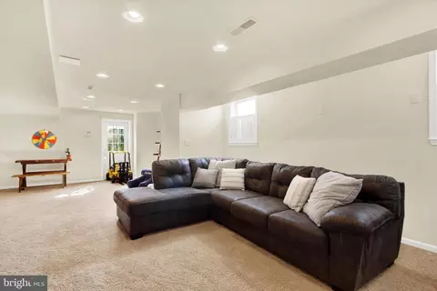 Living - 25 Boulder Rd, Hanover, PA 17331 photo 8 of 8