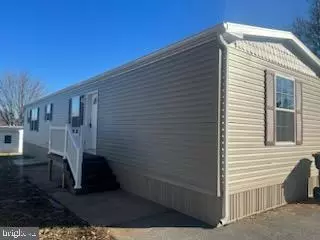 211 Holly Dr, Mount Wolf, PA 17347