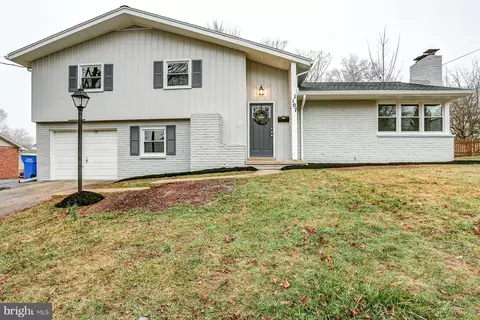 107 E King St, Dallastown, PA 17313