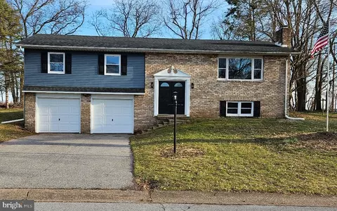 638 Elliott Dr, Lewisberry, PA 17339