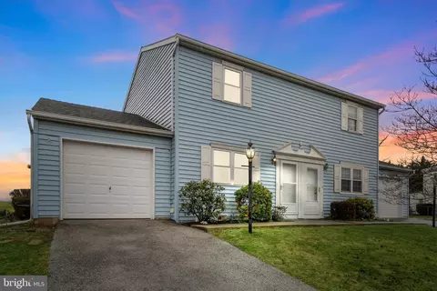 3160 Falcon Ln, Dover, PA 17315