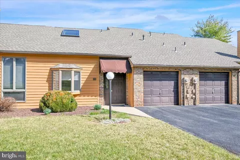 99 Westview Mnr, York, PA 17408