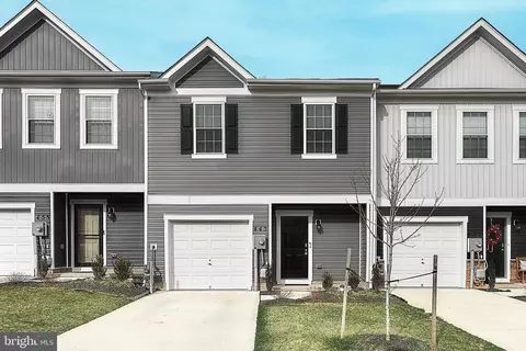 445 Locust Run Dr, York, PA 17404