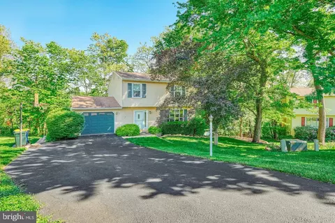 90 Burning Brush Cir, Etters, PA 17319