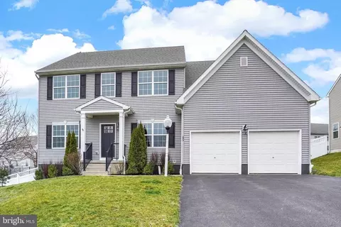 65 Liborio Ln, York, PA 17402