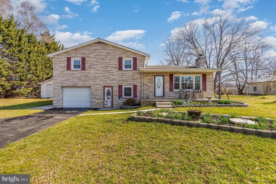 Exterior - 2061 Stoverstown Rd, Spring Grove, PA 17362 photo 1 of 11
