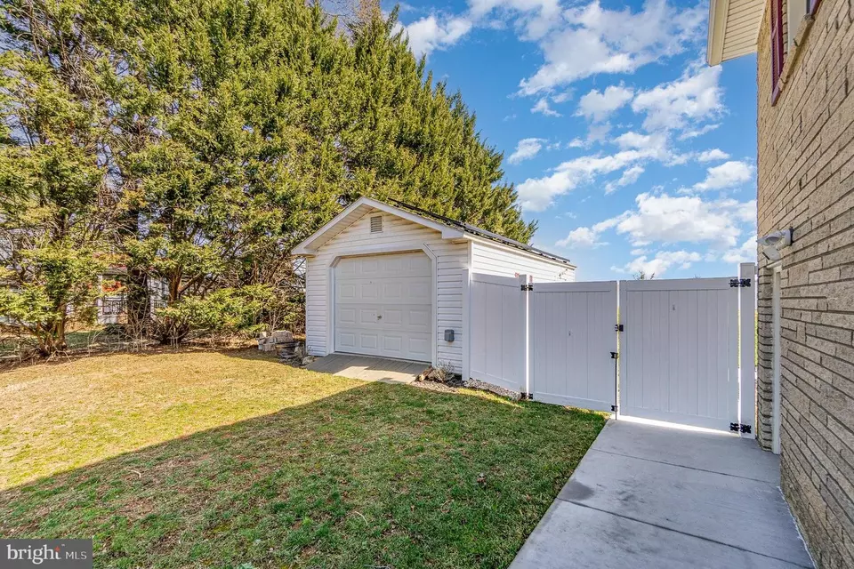 Exterior - 2061 Stoverstown Rd, Spring Grove, PA 17362 photo 4 of 11