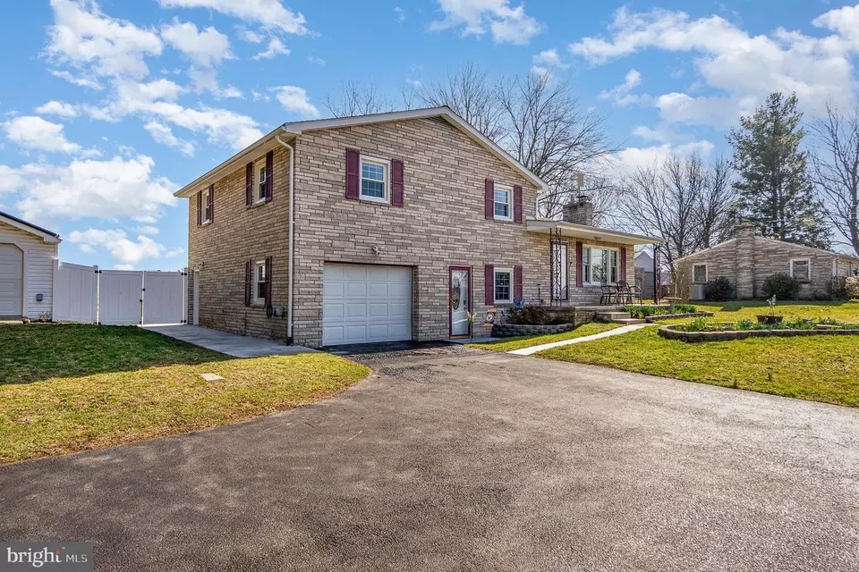 Exterior - 2061 Stoverstown Rd, Spring Grove, PA 17362 photo 2 of 11