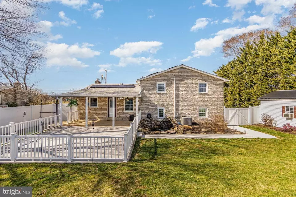 Exterior - 2061 Stoverstown Rd, Spring Grove, PA 17362 photo 9 of 11