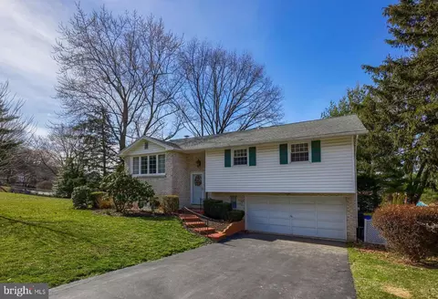 456 Pinehurst Rd, York, PA 17402