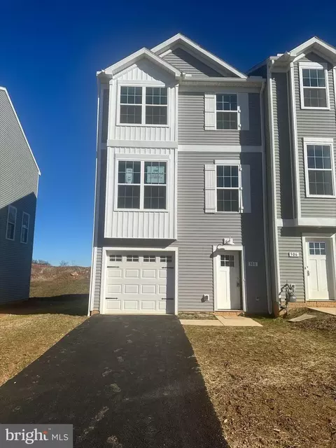 320 Avon Dr #255, Red Lion, PA 17356