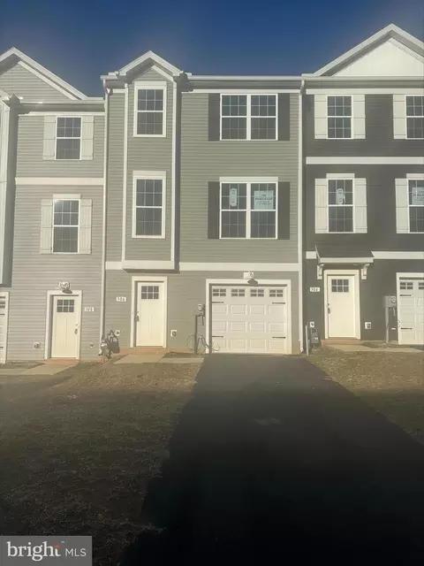 319 Avon Dr #298, Red Lion, PA 17356