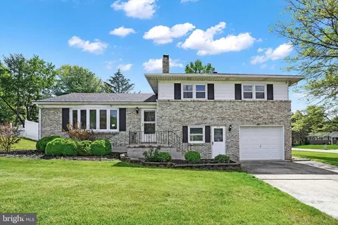 2424 Amethyst Rd, York, PA 17408