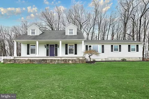 13593 Ridge Rd, Stewartstown, PA 17363